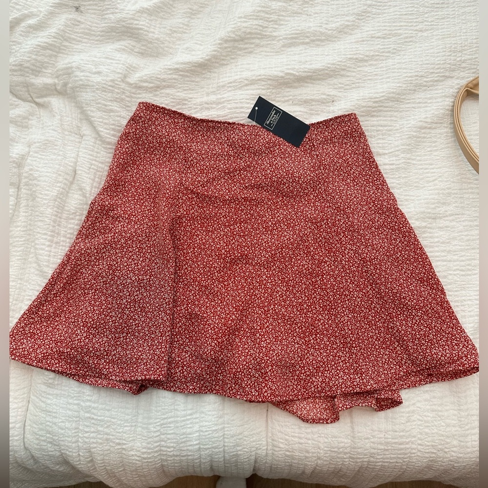 Floral Abercrombie skirt with shorts size small NWT